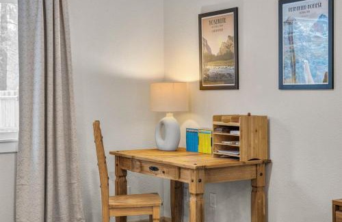 Sisters Casa | Hot Tub, Fire Pit, Dog Friendly, Heart of Sisters, Amenities