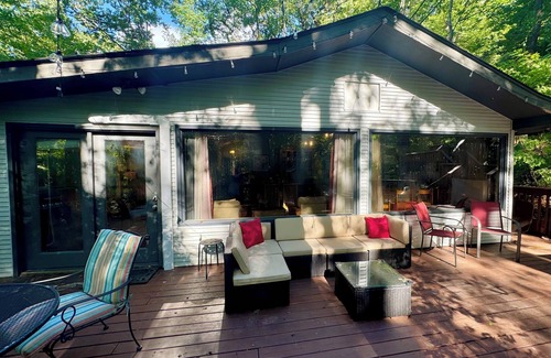 Lake Lure Casa | HOT TUB, FIRE PIT, DOGS WELCOME, 3 min from newly opened Chimney Rock.