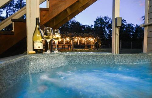 Boyce Casa | Hot Tub - Fire Pit - Fast Wi-Fi - Pet Friendly - Wine Country Escape