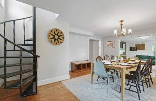 Boyce Casa | Hot Tub - Fire Pit - Fast Wi-Fi - Pet Friendly - Wine Country Escape