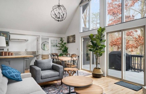 The Woods Cabina | Hot Tub, Fire Pit & Fenced Yard w/Resort Amenities