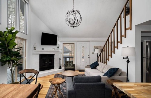 The Woods Cabina | Hot Tub, Fire Pit & Fenced Yard w/Resort Amenities