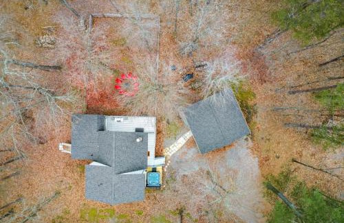 The Woods Casa | Hot Tub, Fire Pit & Fenced Yard w Resort Amenities