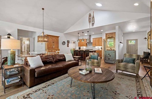 Hermosa Casa | Hot Tub, Fire Pit, Fenced Yard, 15 Min to Skiing!