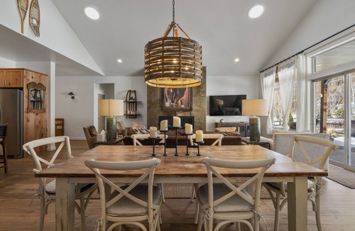 Hermosa Casa | Hot Tub, Fire Pit, Fenced Yard, 15 Min to Skiing!
