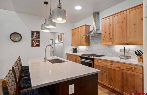 Hermosa Casa | Hot Tub, Fire Pit, Fenced Yard, 15 Min to Skiing!