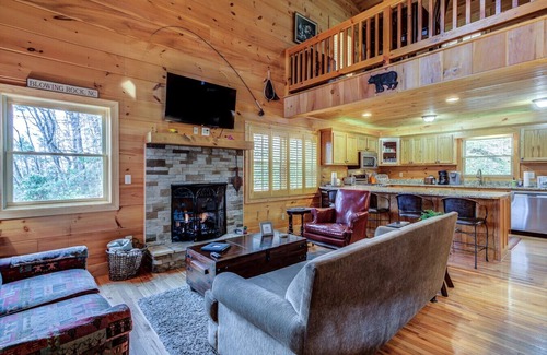 Boone Casa | Hot Tub, Fire Pit, Game Room, Pet Friendly, Hiking