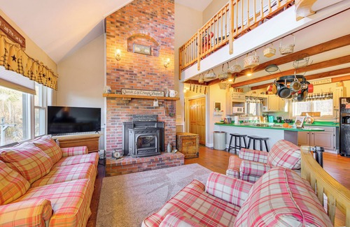Springfield Casa | Hot Tub, Fire Pit & Grill: Remote Springfield Home