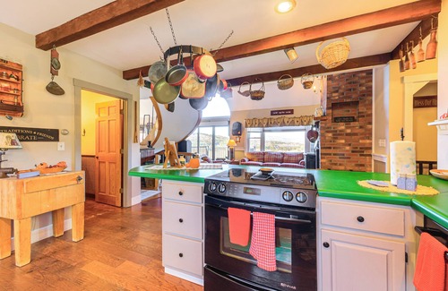 Springfield Casa | Hot Tub, Fire Pit & Grill: Remote Springfield Home