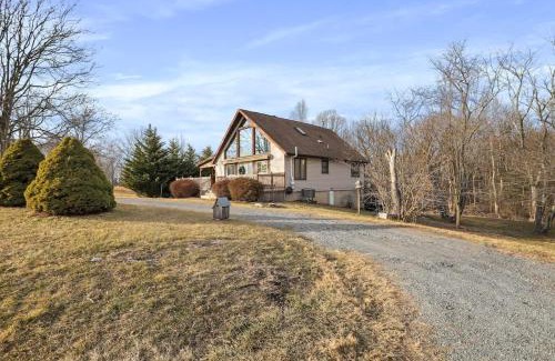 Berkeley Springs Casa | Hot Tub Fire Pit Game Room Family Getaway