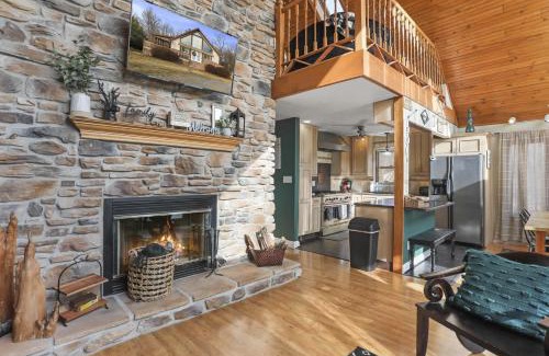 Berkeley Springs Casa | Hot Tub Fire Pit Game Room Family Getaway