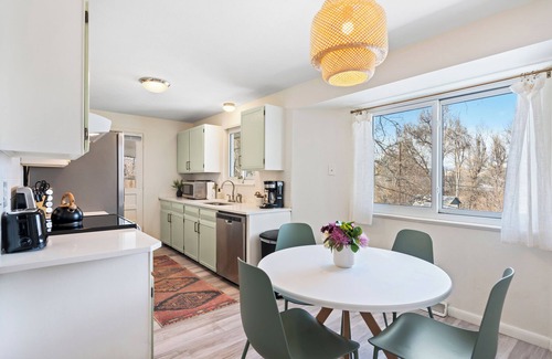 Highlands Casa | Hot tub-Fire pit-Huge Yard-Games-3mi to Olde Town Arvada-20min to Den/Red Rocks