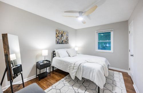 Southeast Raleigh Casa | Hot Tub Fire Pit Oasis 3mi to Downtown