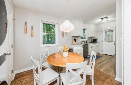 Southeast Raleigh Casa | Hot Tub Fire Pit Oasis 3mi to Downtown