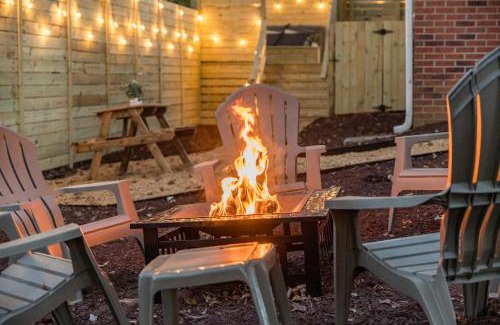 Southeast Raleigh Casa | Hot Tub Fire Pit Oasis 3mi to Downtown