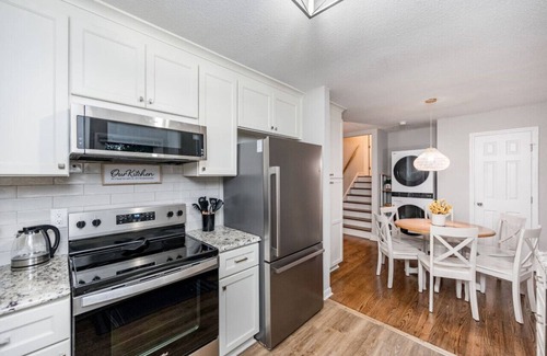 Southeast Raleigh Casa | Hot Tub Fire Pit Oasis | 3mi to Downtown
