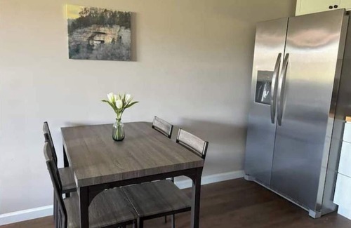 Clay City Casa | Hot Tub! Picnic Area & Grill! Fire pit! Dog friendly Hardwicks Creek Haven@RRG