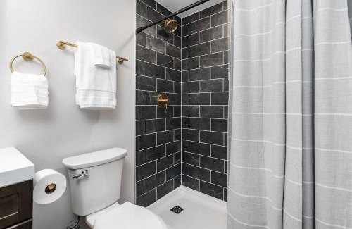 Wingina Casa | Hot Tub - Fire Pit - River - State Park - King Bed