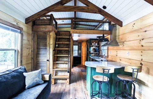 Scaly Mountain Cabina | Hot Tub⁘Fire Pit⁘Grill⁘Heated Patio · Near Waterfalls, Vineyard, Zipline, Trails
