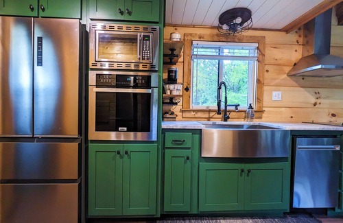 Scaly Mountain Cabina | Hot Tub⁘Fire Pit⁘Grill⁘Heated Patio · Near Waterfalls, Vineyard, Zipline, Trails