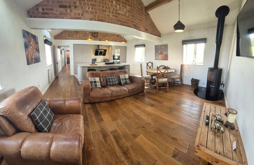 Longridge Cabaña | Hot Tub*,Fire, Super-king , Zip n Link beds.Views