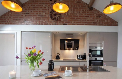 Longridge Cabaña | Hot Tub*,Fire, Super-king , Zip n Link beds.Views