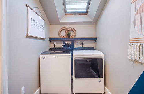 Hawley Cabina | Hot Tub, Firepit, 2-King Bed Suites, Game Room, Coffee Bar, BBQ, WIFI 200 +mbps