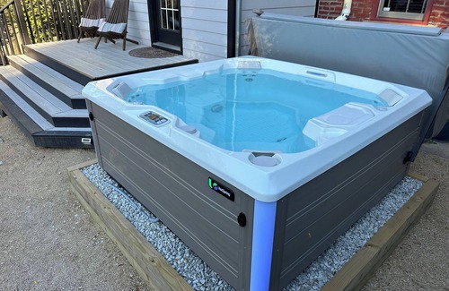 Weinland Park Casa | Hot Tub, Firepit, Cornhole, Foosball, King Beds, 2-car Garage, Walkable