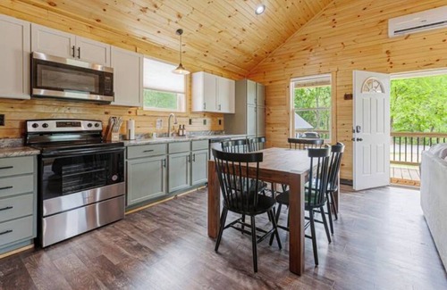 Jamestown Cabina | Hot Tub~Firepit~Riverfront~Near Lake Cumberland