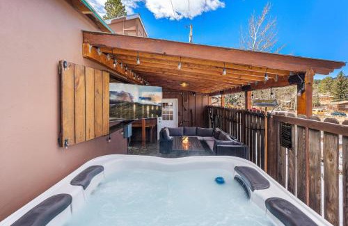Nederland Casa | HOT TUB Firepit Sauna Peak to Peak Loft Retreat