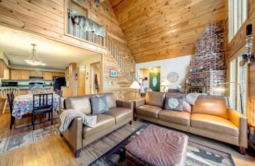 Berkeley Springs Casa | Hot Tub Fireplace Fire Pit Game Room & More