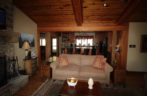Jefferson Cabina | Plan a Late-Summer Cabin Escape at The Ponderosa
