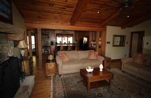 Jefferson Cabina | Plan a Late-Summer Cabin Escape at The Ponderosa
