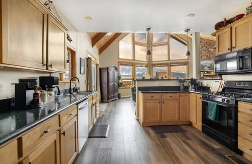 Fort Valley Cabina | Hot tub, Forest edge, fireplaces game room