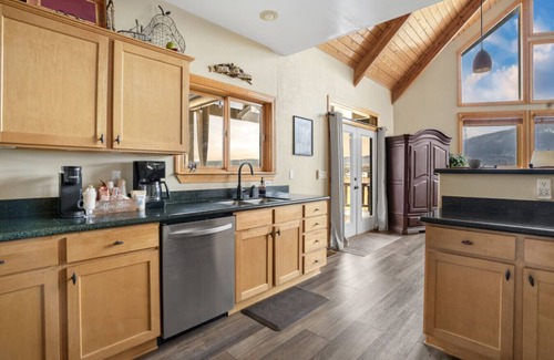 Fort Valley Cabina | Hot tub, Forest edge, fireplaces game room