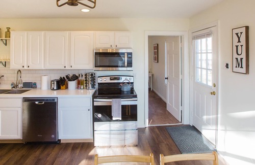 Indianapolis Casa | Hot Tub, fully fenced, and dog friendly!