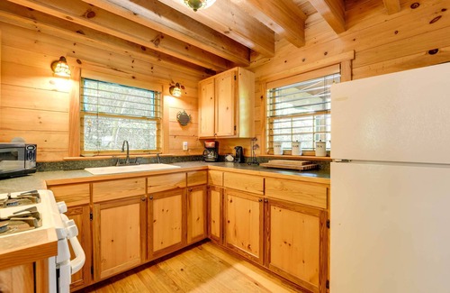 Asheville Cabina | Hot Tub + Furnished Porch: Balsam Grove Cabin