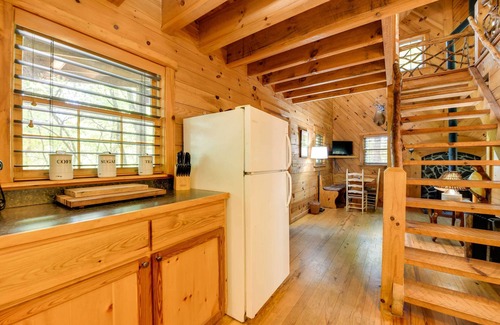 Asheville Cabina | Hot Tub + Furnished Porch: Balsam Grove Cabin