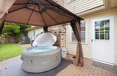 Ponderosa Forest Casa | Hot tub, Game and Movie Room ,15 Min to IAH Airport