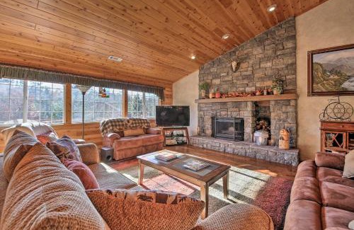 Castle Glen Estates Casa | Hot Tub, Game Room and 2 Decks Luxe Big Bear Home