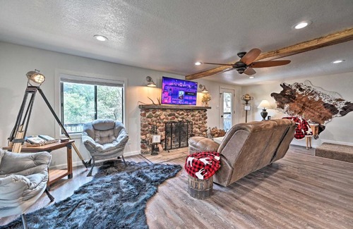 Pine Casa | Hot Tub, Game Room Dog-Friendly Pine Cabin!