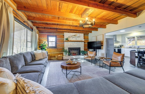 Canton Cabina | Hot Tub, Game Room & Fire Pit: Canton Log Cabin