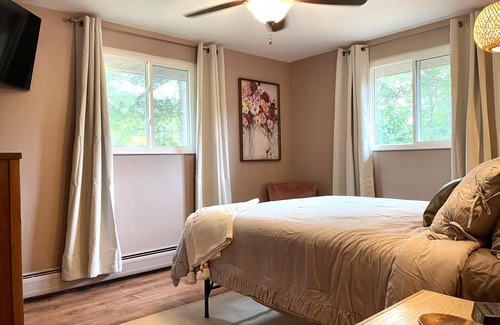 South Bend Casa | HOT TUB Game Room Heavenly Patio Sleeps 16