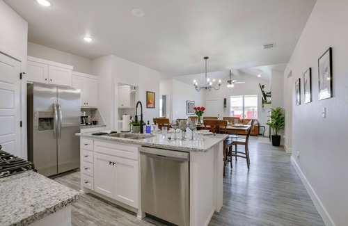 Lubbock Casa | Hot Tub & Game Room: 'Raider Resort' in Lubbock