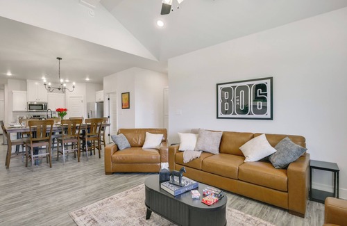 Lubbock Cabaña | Hot Tub & Game Room: 'raider Resort' in Lubbock