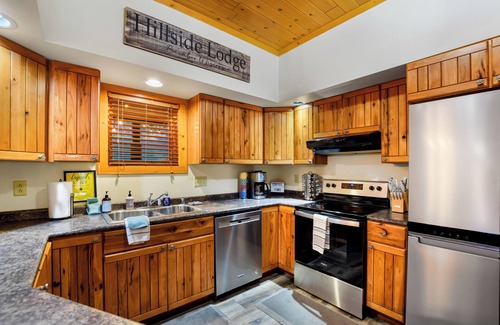 Baraboo Casa | Hot Tub! Game Room! Sauna! Grill! Baraboo/Dells