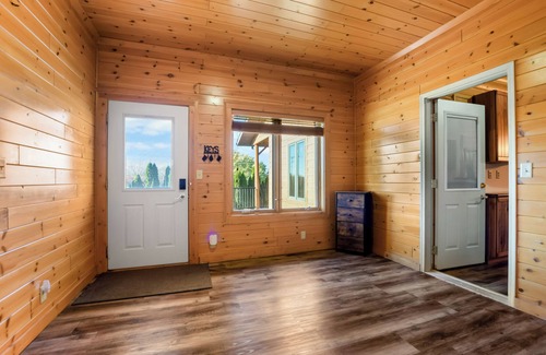 Baraboo Casa | Hot Tub! Game Room! Sauna! Grill! Baraboo/Dells
