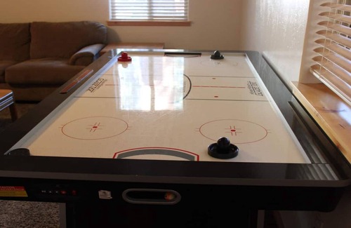 The Village Cabina | Hot Tub-Game Tables Aspen Glen