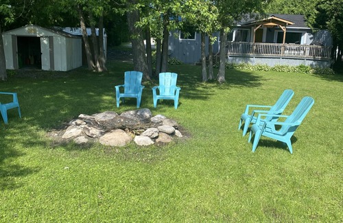 Selwyn Cabaña | Hot Tub + Games Room at Waterfront Cottage Kawarthas 🏓