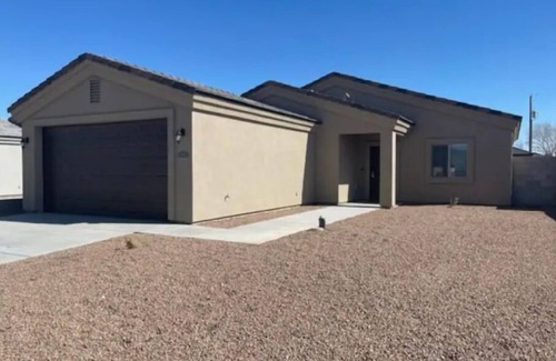 Kingman Casa | Hot Tub & Garage access!